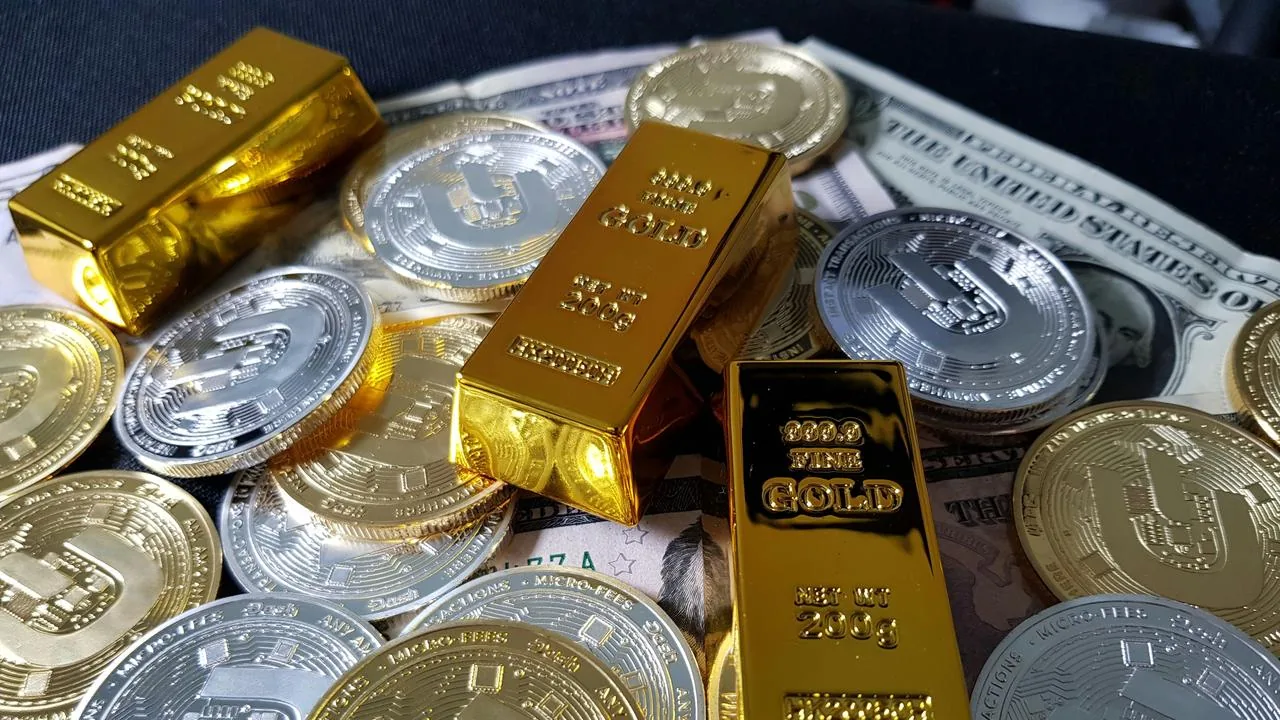 Gold and Silver Return to Focus as Investors Seek Stability